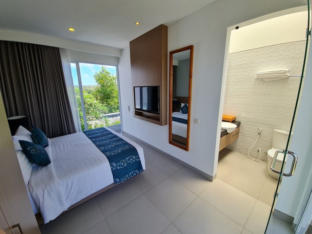 Hideaway Residence Ungasan bedroom mirror