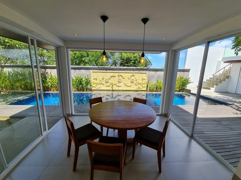 Hideaway Residence Ungasan dinningroom pool