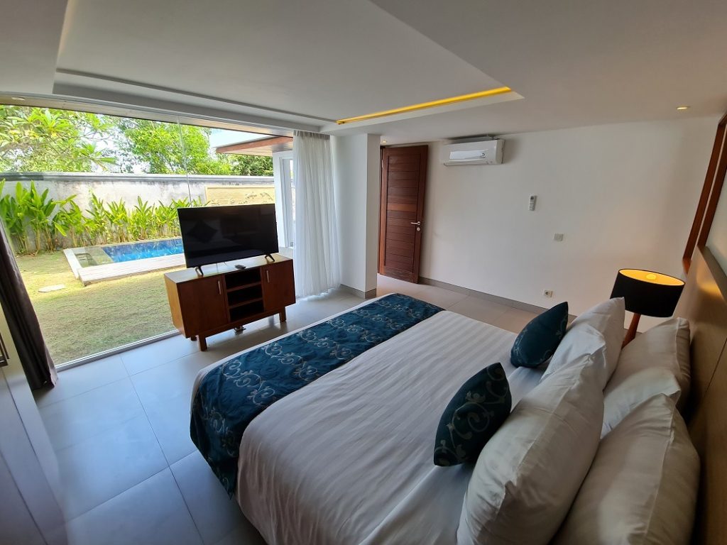 Hideaway Residence Ungasan bedroom pool view